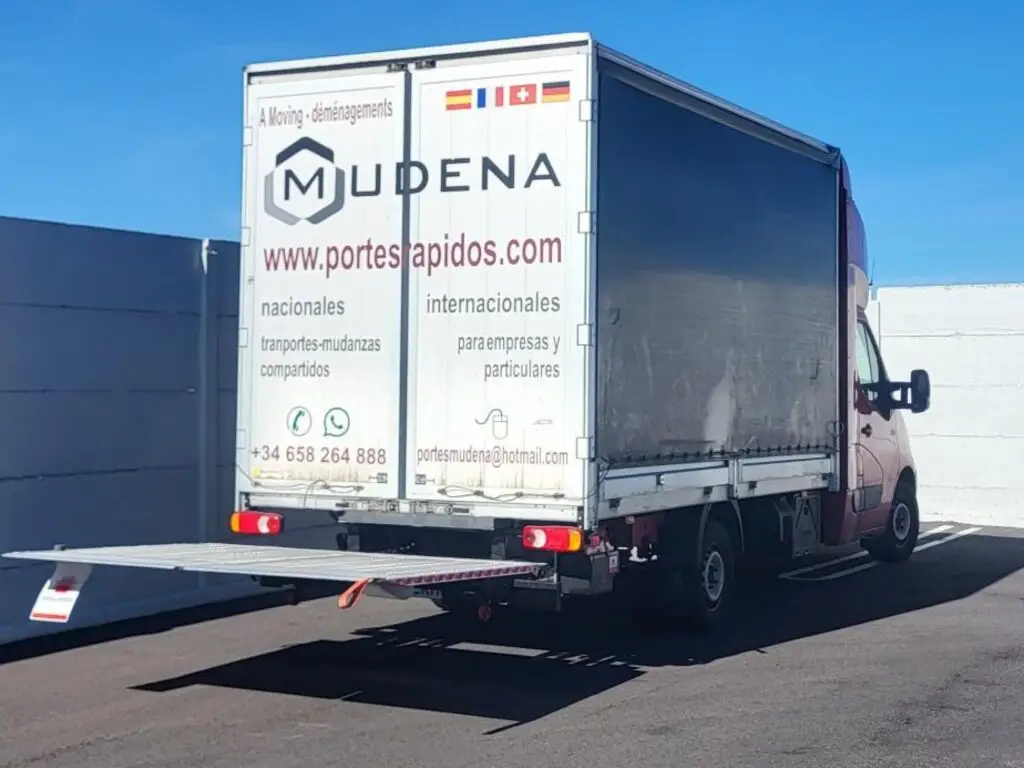 Alquiler de camión con conductor para mudanzas y transporte de palets